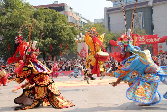 (260221) -- BEIJING, Feb. 21, 2026 (Xinhua) -- Artists perform during a Yingge dance carnival event celebrating the Spring Festival in Chaoyang District of Shantou, south China's Guangdong Province, Feb. 21, 2026. During the Spring Festival holiday, many Yingge dance teams have staged wonderful performances across China.
   The Yingge dance, or "dance to the hero's song," is a folk dance of south China's Guangdong Province which has enjoyed growing popularity nationwide in recent years. As a dynamic blend of theater, dance, and martial arts, it was listed among the first batch of national intangible cultural heritage in 2006. (Photo by Yao Jun/Xinhua)