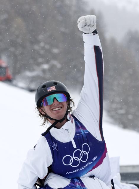(260221) -- LIVIGNO, Feb. 21, 2026 (Xinhua) -- Connor Curran of the United States celebrates during the freestyle skiing mixed team aerials final 2 at the Milan-Cortina 2026 Olympic Winter Games in Livigno, Italy, Feb. 21, 2026. (Xinhua/Wang Peng)