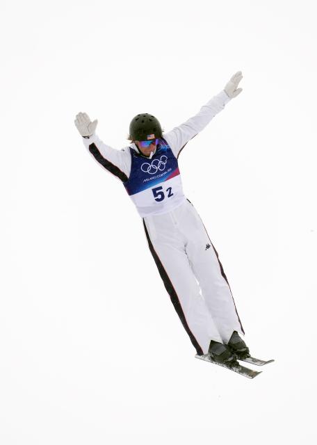 (260221) -- LIVIGNO, Feb. 21, 2026 (Xinhua) -- Connor Curran of the United States competes during the freestyle skiing mixed team aerials final 1 at the Milan-Cortina 2026 Olympic Winter Games in Livigno, Italy, Feb. 21, 2026. (Xinhua/Hu Chao)