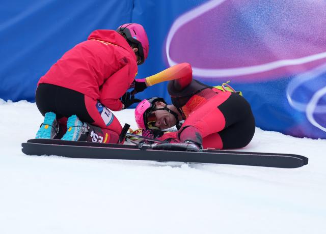 (260221) -- BORMIO, Feb. 21, 2026 (Xinhua) -- Ana Alonso Rodriguez (L) of Spain celebrates with her teammate Oriol Cardona Coll after the ski mountaineering mixed relay event at the Milan-Cortina 2026 Olympic Winter Games in Bormio, Italy, Feb. 21, 2026. (Xinhua/Hu Huhu)