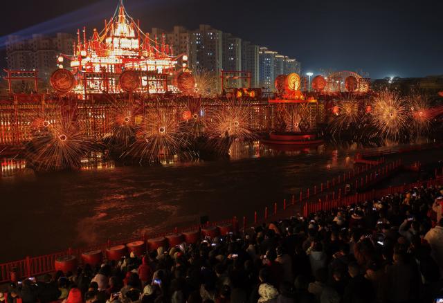 (260221) -- SHIJIAZHUANG, Feb. 21, 2026 (Xinhua) -- A drone photo taken on Feb. 20, 2026 shows a molten iron fireworks show at a cultural block in Fengnan District, Tangshan of north China's Hebei Province. (Xinhua/Yang Shiyao)