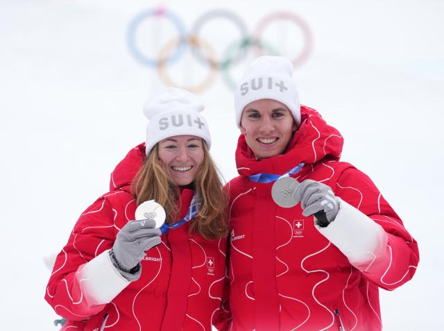 (260221) -- BORMIO, Feb. 21, 2026 (Xinhua) -- Silver medalists Jon Kistler (R) and Marianne Fatton of Switzerland pose during the awarding ceremony for ski mountaineering mixed relay event at the Milan-Cortina 2026 Olympic Winter Games in Bormio, Italy, Feb. 21, 2026. (Xinhua/Hu Huhu)