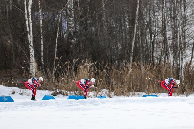 (260221) -- TESERO, Feb. 21, 2026 (Xinhua) -- Johannes Hoesflot Klaebo (L) of Norway and his teammate Emil Iversen of Norway (R) and Martin Loewstroem Nyenget of Norway compete during the cross-country skiing men's 50km mass start classic match at the Milan-Cortina 2026 Olympic Winter Games in Tesero, Italy, Feb. 21, 2026. (Xinhua/Huang Wei)