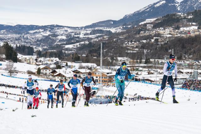 (260221) -- TESERO, Feb. 21, 2026 (Xinhua) -- Athletes compete during the cross-country skiing men's 50km mass start classic match at the Milan-Cortina 2026 Olympic Winter Games in Tesero, Italy, Feb. 21, 2026. (Xinhua/Huang Wei)