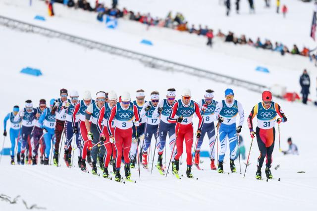 (260221) -- TESERO, Feb. 21, 2026 (Xinhua) -- Athletes compete during the cross-country skiing men's 50km mass start classic match at the Milan-Cortina 2026 Olympic Winter Games in Tesero, Italy, Feb. 21, 2026. (Xinhua/Huang Wei)