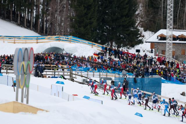 (260221) -- TESERO, Feb. 21, 2026 (Xinhua) -- Athletes compete during the cross-country skiing men's 50km mass start classic match at the Milan-Cortina 2026 Olympic Winter Games in Tesero, Italy, Feb. 21, 2026. (Xinhua/Huang Wei)