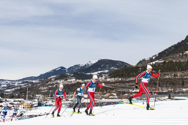 (260221) -- TESERO, Feb. 21, 2026 (Xinhua) -- Athletes compete during the cross-country skiing men's 50km mass start classic match at the Milan-Cortina 2026 Olympic Winter Games in Tesero, Italy, Feb. 21, 2026. (Xinhua/Huang Wei)