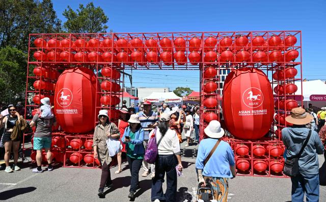 (260221) -- MELBOURNE, Feb. 21, 2026 (Xinhua) -- People attend a Chinese New Year celebration event in Melbourne, Australia, Feb. 21, 2026. (Xinhua/Xu Haijing)