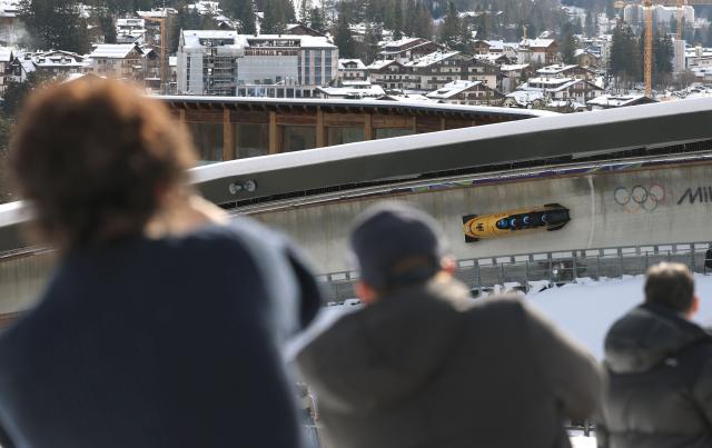 (260221) -- CORTINA D'AMPEZZO, Feb. 21, 2026 (Xinhua) -- Francesco Friedrich/Matthias Sommer/Alexander Schuller/Felix Straub of Germany compete during the Bobsleigh 4-man heat 1 at the 2026 Milan-Cortina Winter Olympics in Cortina D'Ampezzo, Italy, Feb. 21, 2026. (Xinhua/Ding Xu)