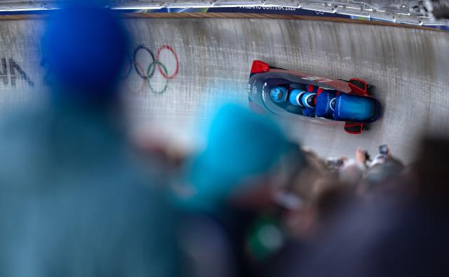 (260221) -- CORTINA D'AMPEZZO, Feb. 21, 2026 (Xinhua) -- Martin Kranz/Mauro Buehler/Lorenz Lenherr/David Tschofen of Liechtenstein compete during the Bobsleigh 4-man heats at the 2026 Milan-Cortina Winter Olympics in Cortina D'Ampezzo, Italy, Feb. 21, 2026. (Xinhua/Fei Maohua)