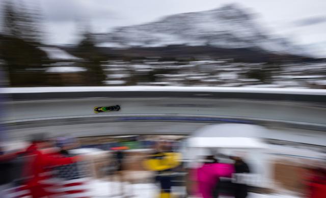 (260221) -- CORTINA D'AMPEZZO, Feb. 21, 2026 (Xinhua) -- Shane Pitter/Junior Harris/Tyquendo Tracey/Joel Fearon of Jamaica compete during the Bobsleigh 4-man heats at the 2026 Milan-Cortina Winter Olympics in Cortina D'Ampezzo, Italy, Feb. 21, 2026. (Xinhua/Fei Maohua)