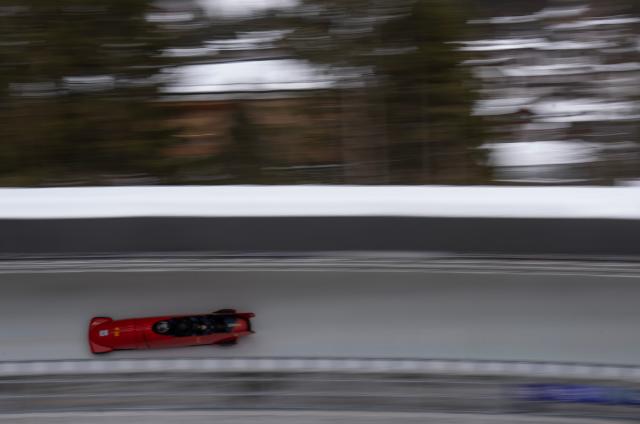 (260221) -- CORTINA D'AMPEZZO, Feb. 21, 2026 (Xinhua) -- Sun Kaizhi/Zhang Jin/Shi Yaolong/An Tai of China compete during the Bobsleigh 4-man heats at the 2026 Milan-Cortina Winter Olympics in Cortina D'Ampezzo, Italy, Feb. 21, 2026. (Xinhua/Fei Maohua)