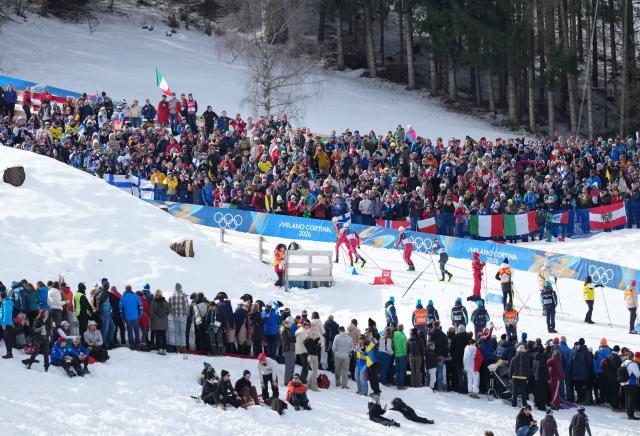 (260221) -- TESERO, Feb. 21, 2026 (Xinhua) -- Athletes compete during the cross-country skiing men's 50km mass start classic match at the Milan-Cortina 2026 Olympic Winter Games in Tesero, Italy, Feb. 21, 2026. (Xinhua/Meng Yongmin)