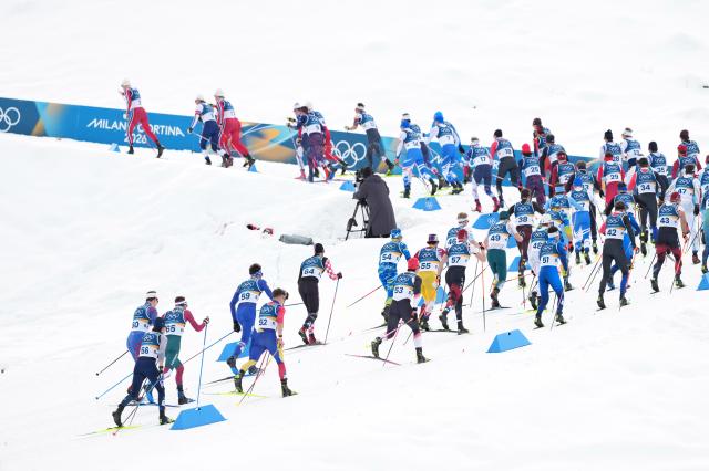 (260221) -- TESERO, Feb. 21, 2026 (Xinhua) -- Athletes compete during the cross-country skiing men's 50km mass start classic match at the Milan-Cortina 2026 Olympic Winter Games in Tesero, Italy, Feb. 21, 2026. (Xinhua/Meng Yongmin)