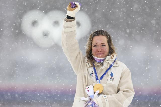 (260221) -- ANTERSELVA, Feb. 21, 2026 (Xinhua) -- Gold medalists Oceane Michelon of France celebrates during the awarding ceremony of the biathlon women's 12.5km mass start event at the 2026 Milan-Cortina Winter Olympics in Anterselva, Italy, Feb. 21, 2026. (Xinhua/Zhang Tao)