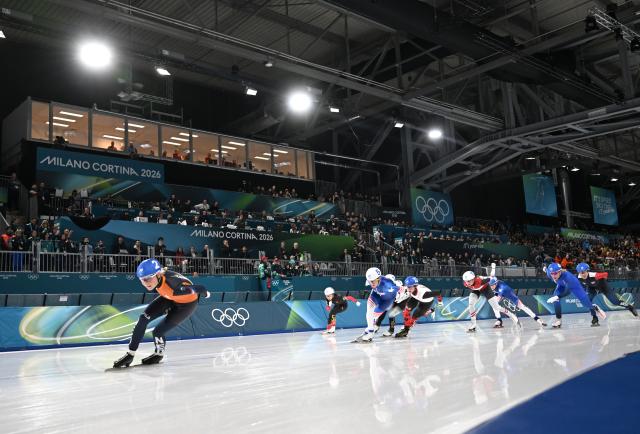 (260221) -- MILAN, Feb. 21, 2026 (Xinhua) -- Marijke Groenewoud (1st L) of the Netherlands competes during the speed skating women's mass start final at the Milan-Cortina 2026 Olympic Winter Games in Milan, Italy, Feb. 21, 2026. (Xinhua/Wu Wei)