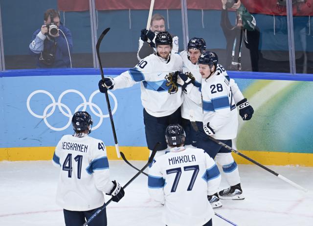 (260221) -- MILAN, Feb. 21, 2026 (Xinhua) -- Players of Finland celebrate scoring during the ice hockey men's bronze medal game between Slovakia and Finland at the Milan-Cortina 2026 Olympic Winter Games in Milan, Italy, Feb. 21, 2026. (Xinhua/Zhang Haofu)