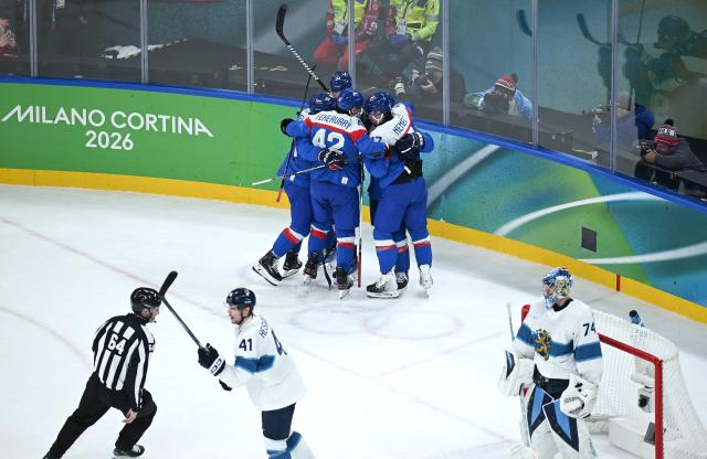 (260221) -- MILAN, Feb. 21, 2026 (Xinhua) -- Players of Slovakia celebrate scoring during the ice hockey men's bronze medal game between Slovakia and Finland at the Milan-Cortina 2026 Olympic Winter Games in Milan, Italy, Feb. 21, 2026. (Xinhua/Zhang Haofu)