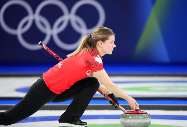 (260221) -- CORTINA D'AMPEZZO, Feb. 21, 2026 (Xinhua) -- Sarah Wilkes of Canada competes during the curling women's bronze medal game between Canada and the United States at the 2026 Milan-Cortina Winter Olympics in Cortina, Italy, Feb. 21, 2026. (Xinhua/Li Gang)