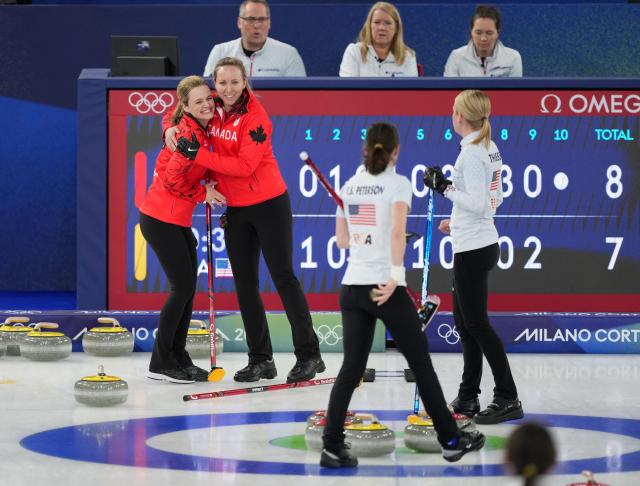 (260221) -- CORTINA D'AMPEZZO, Feb. 21, 2026 (Xinhua) -- Athletes of Canada celebrate after the curling women's bronze medal game between Canada and the United States at the 2026 Milan-Cortina Winter Olympics in Cortina, Italy, Feb. 21, 2026. (Xinhua/Li Gang)