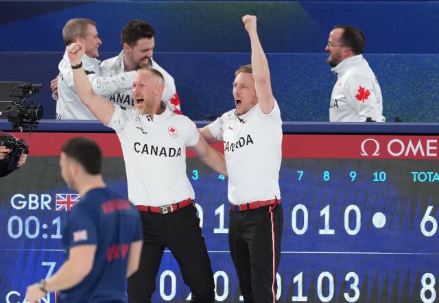 (260221) -- CORTINA D'AMPEZZO, Feb. 21, 2026 (Xinhua) -- Players of Canada celebrate after the curling men's gold medal game between Canada and Britain at the 2026 Milan-Cortina Winter Olympics in Cortina, Italy, Feb. 21, 2026. (Xinhua/Li Gang)