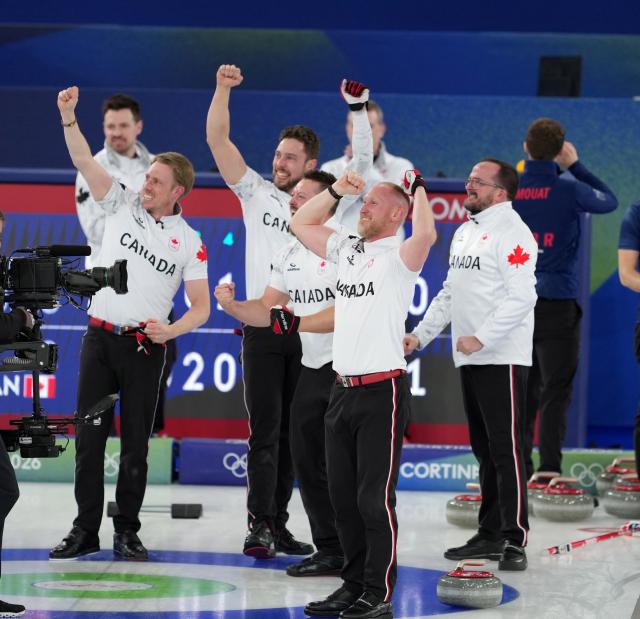 (260221) -- CORTINA D'AMPEZZO, Feb. 21, 2026 (Xinhua) -- Players of Canada celebrate after the curling men's gold medal game between Canada and Britain at the 2026 Milan-Cortina Winter Olympics in Cortina, Italy, Feb. 21, 2026. (Xinhua/Li Gang)