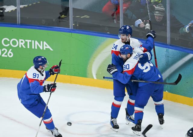 (260221) -- MILAN, Feb. 21, 2026 (Xinhua) -- Players of Slovakia celebrate scoring during the ice hockey men's bronze medal game between Slovakia and Finland at the Milan-Cortina 2026 Olympic Winter Games in Milan, Italy, Feb. 21, 2026. (Xinhua/Zhang Haofu)