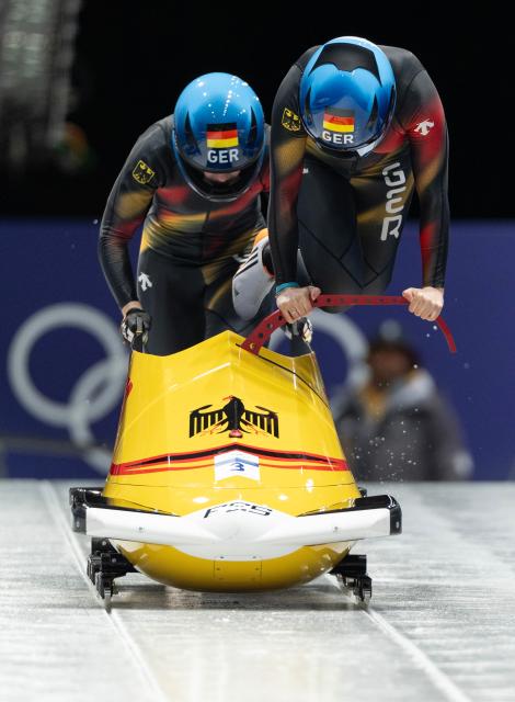 (260222) -- CORTINA D'AMPEZZO, Feb. 22, 2026 (Xinhua) -- Kim Kalicki/Talea Prepens of Germany compete during the Bobsleigh 2-woman heat 4 at the 2026 Milan-Cortina Winter Olympics in Cortina, Italy, Feb. 21, 2026. (Xinhua/Fei Maohua)