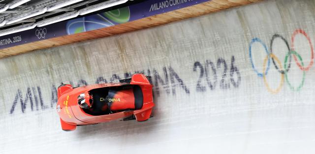(260222) -- CORTINA D'AMPEZZO, Feb. 22, 2026 (Xinhua) -- Huai Mingming/Wang Xuan of China compete during the Bobsleigh 2-woman heat 3 at the 2026 Milan-Cortina Winter Olympics in Cortina, Italy, Feb. 21, 2026. (Xinhua/Ding Xu)