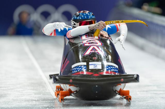 (260222) -- CORTINA D'AMPEZZO, Feb. 22, 2026 (Xinhua) -- Kaillie Armbruster Humphries/Jasmine Jones of the United States compete during the Bobsleigh 2-woman heat 4 at the 2026 Milan-Cortina Winter Olympics in Cortina, Italy, Feb. 21, 2026. (Xinhua/Fei Maohua)