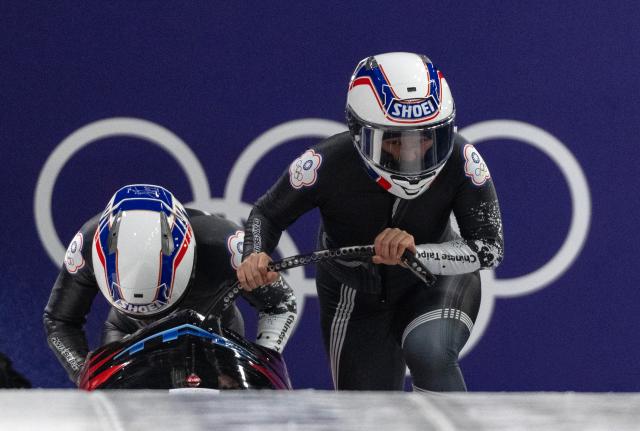 (260222) -- CORTINA D'AMPEZZO, Feb. 22, 2026 (Xinhua) -- Lin Sin-Rong/Lin Song-En of Chinese Taipei compete during the Bobsleigh 2-woman heat 3 at the 2026 Milan-Cortina Winter Olympics in Cortina, Italy, Feb. 21, 2026. (Xinhua/Fei Maohua)