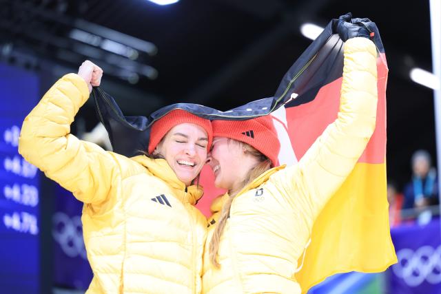 (260222) -- CORTINA D'AMPEZZO, Feb. 22, 2026 (Xinhua) -- Lisa Buckwitz (R)/Neele Schuten of Germany celebrate after the Bobsleigh 2-woman heat 4 at the 2026 Milan-Cortina Winter Olympics in Cortina, Italy, Feb. 21, 2026. (Xinhua/Ding Xu)