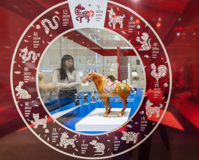 (260222) -- TORONTO, Feb. 22, 2026 (Xinhua) -- A visitor views exhibits of the Year of the Horse from the Chinese Zodiac Case exhibition at the Royal Ontario Museum in Toronto, Canada, on Feb. 21, 2026. Featuring a rich collection of horse-themed objects and cultural artifacts, this annual Chinese zodiac exhibition opened here on Feb. 10 and will last until Jan. 31, 2027. (Photo by Zou Zheng/Xinhua)
