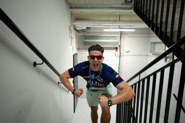 (260222) -- WARSAW, Feb. 22, 2026 (Xinhua) -- A participant climbs the stairs inside the Skyliner building during the Skyliner Everest Run 2026 in Warsaw, Poland on Feb. 21, 2026. The event requires competitors to ascend the 42-floor staircase 55 times within 24 hours, reaching a cumulative height equivalent to the world's highest peak, Mount Qomolangma. (Photo by Jaap Arriens/Xinhua)