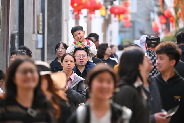 (260222) -- FUZHOU, Feb. 22, 2026 (Xinhua) -- People visit the historic and cultural city block Three Lanes and Seven Alleys in Fuzhou, southeast China's Fujian Province, Feb. 21, 2026. Many visitors flocked to historic blocks in Fuzhou to celebrate the Chinese New Year during the Spring Festival holiday. (Xinhua/Jiang Kehong)