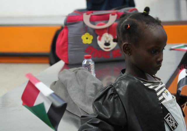 (260222) -- PORT SUDAN, Feb. 22, 2026 (Xinhua) -- This photo taken on Feb. 20, 2026 shows a girl who returned with her family at Port Sudan International Airport in Port Sudan, eastern Sudan. Port Sudan International Airport welcomed on Friday the first group of Sudanese refugees voluntarily returning from Uganda, nearly three years after war forced them to flee.
  TO GO WITH "Feature: Sudanese refugees return from Uganda, weighing hope against uncertainty" (Photo by Fayez Elzaki/Xinhua)