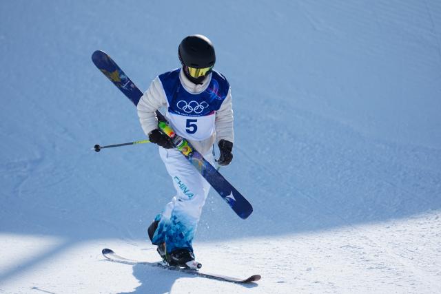 (260222) -- LIVIGNO, Feb. 22, 2026 (Xinhua) -- Zhang Kexin of China reacts during run 1 of the freestyle skiing women's freeski halfpipe final at the Milan-Cortina 2026 Olympic Winter Games in Livigno, Italy, Feb. 22, 2026. (Xinhua/Hu Chao)