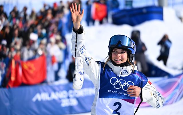 (260222) -- LIVIGNO, Feb. 22, 2026 (Xinhua) -- Gu Ailing of China celebrates winning after run 3 of the freestyle skiing women's freeski halfpipe final at the Milan-Cortina 2026 Olympic Winter Games in Livigno, Italy, Feb. 22, 2026. (Xinhua/Zhang Hongxiang)