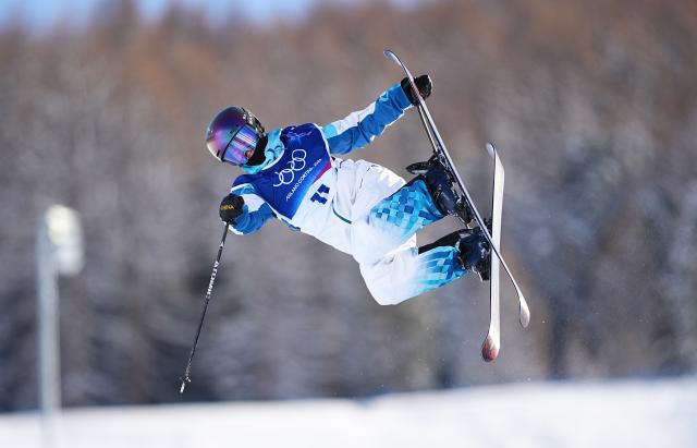 (260222) -- LIVIGNO, Feb. 22, 2026 (Xinhua) -- Liu Yishan of China competes during run 2 of the freestyle skiing women's freeski halfpipe final at the Milan-Cortina 2026 Olympic Winter Games in Livigno, Italy, Feb. 22, 2026. (Xinhua/Wu Huiwo)