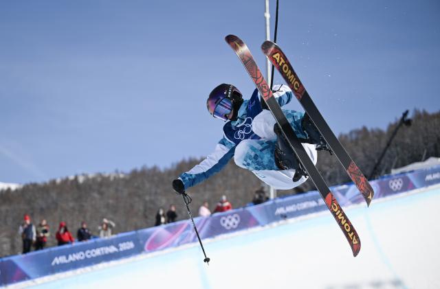 (260222) -- LIVIGNO, Feb. 22, 2026 (Xinhua) -- Liu Yishan of China competes during run 3 of the freestyle skiing women's freeski halfpipe final at the Milan-Cortina 2026 Olympic Winter Games in Livigno, Italy, Feb. 22, 2026. (Xinhua/Xia Yifang)