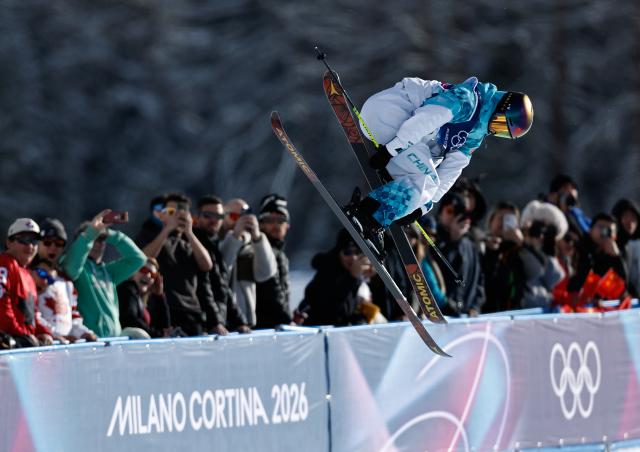 (260222) -- LIVIGNO, Feb. 22, 2026 (Xinhua) -- Li Fanghui of China competes during run 1 of the freestyle skiing women's freeski halfpipe final at the Milan-Cortina 2026 Olympic Winter Games in Livigno, Italy, Feb. 22, 2026. (Xinhua/Wang Peng)