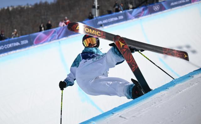 (260222) -- LIVIGNO, Feb. 22, 2026 (Xinhua) -- Li Fanghui of China competes during run 3 of the freestyle skiing women's freeski halfpipe final at the Milan-Cortina 2026 Olympic Winter Games in Livigno, Italy, Feb. 22, 2026. (Xinhua/Xia Yifang)