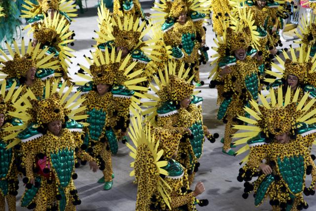 (260222) -- RIO DE JANEIRO, Feb. 22, 2026 (Xinhua) -- Samba dancers participate in the Champions' Parade of the Carnival 2026 in Rio de Janeiro, Brazil, Feb. 22, 2026. The Champions' Parade of the Carnival 2026 was held in Rio de Janeiro on Saturday. The top six samba schools in the Special Group returned to the Sambadrome for the closing performance, officially marking the end of this year's Carnival. (Xinhua/Zhou Yongsui)