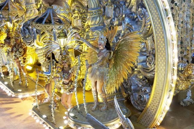 (260222) -- RIO DE JANEIRO, Feb. 22, 2026 (Xinhua) -- Samba dancers participate in the Champions' Parade of the Carnival 2026 in Rio de Janeiro, Brazil, Feb. 22, 2026. The Champions' Parade of the Carnival 2026 was held in Rio de Janeiro on Saturday. The top six samba schools in the Special Group returned to the Sambadrome for the closing performance, officially marking the end of this year's Carnival. (Xinhua/Zhou Yongsui)