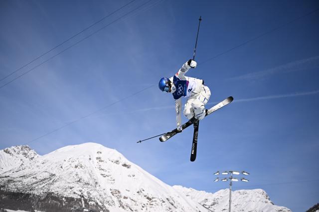 (260222) -- LIVIGNO, Feb. 22, 2026 (Xinhua) -- Gu Ailing of China competes during run 3 of the freestyle skiing women's freeski halfpipe final at the Milan-Cortina 2026 Olympic Winter Games in Livigno, Italy, Feb. 22, 2026. (Xinhua/Wu Huiwo)