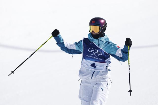 (260222) -- LIVIGNO, Feb. 22, 2026 (Xinhua) -- Li Fanghui of China reacts during run 2 of the freestyle skiing women's freeski halfpipe final at the Milan-Cortina 2026 Olympic Winter Games in Livigno, Italy, Feb. 22, 2026. (Xinhua/Wang Peng)