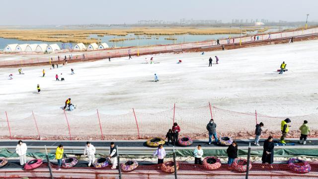 (260222) -- BEIJING, Feb. 22, 2026 (Xinhua) -- A drone photo taken on Feb. 22, 2026 shows tourists having fun at Yuehai ski resort in Yinchuan City, northwest China's Ningxia Hui Autonomous Region. Many people went outdoors and embraced the joy of various ice and snow-themed activities during this Spring Festival holiday. (Xinhua/Yang Zhisen)