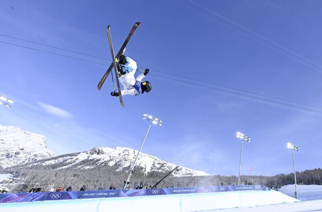 (260222) -- LIVIGNO, Feb. 22, 2026 (Xinhua) -- Zhang Kexin of China competes during run 1 of the freestyle skiing women's freeski halfpipe final at the Milan-Cortina 2026 Olympic Winter Games in Livigno, Italy, Feb. 22, 2026. (Xinhua/Xia Yifang)
