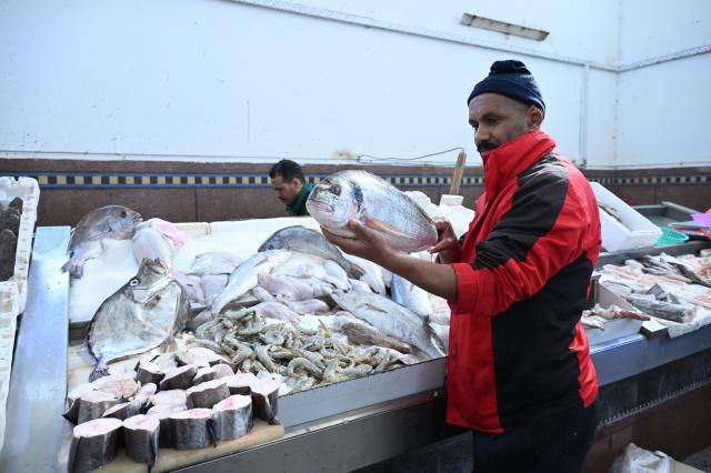 (260222) -- RABAT, Feb. 22, 2026 (Xinhua) -- A vendor sells fish at a market during the Muslim holy month of Ramadan in Rabat, Morocco, on Feb. 21, 2026. (Photo by Aissa/Xinhua)