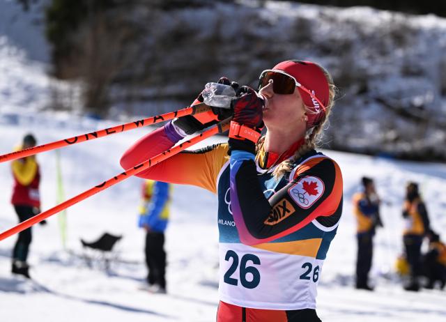 (260222) -- TESERO, Feb. 22, 2026 (Xinhua) -- Sonjaa Schmidt of Canada hydrates during the cross-country skiing women's 50km mass start classic match at the Milan-Cortina 2026 Olympic Winter Games in Tesero, Italy, Feb. 22, 2026. (Xinhua/He Canling)